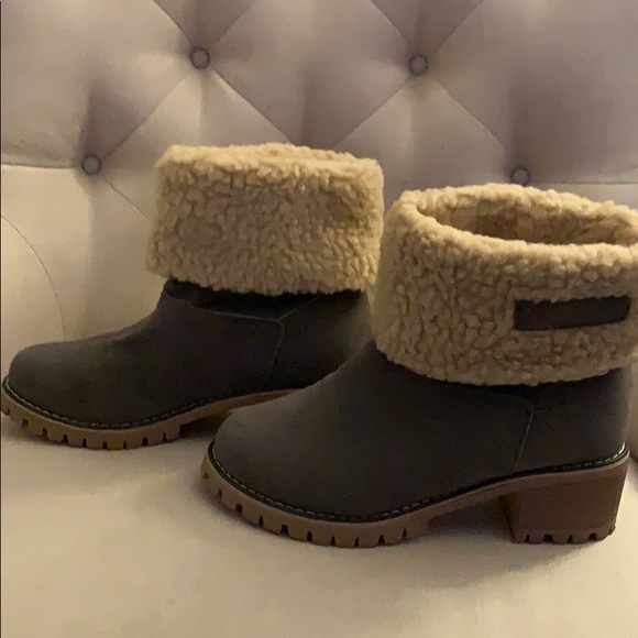 Olive green booties - Picture 4 of 6